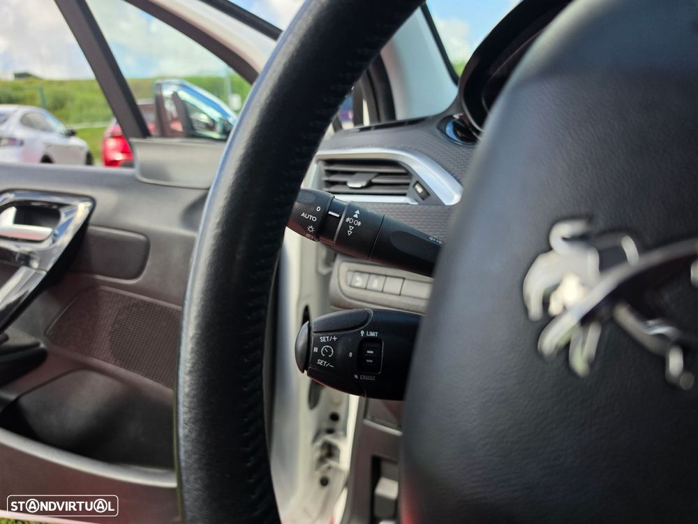Peugeot 208 1.2 PureTech Style - 14