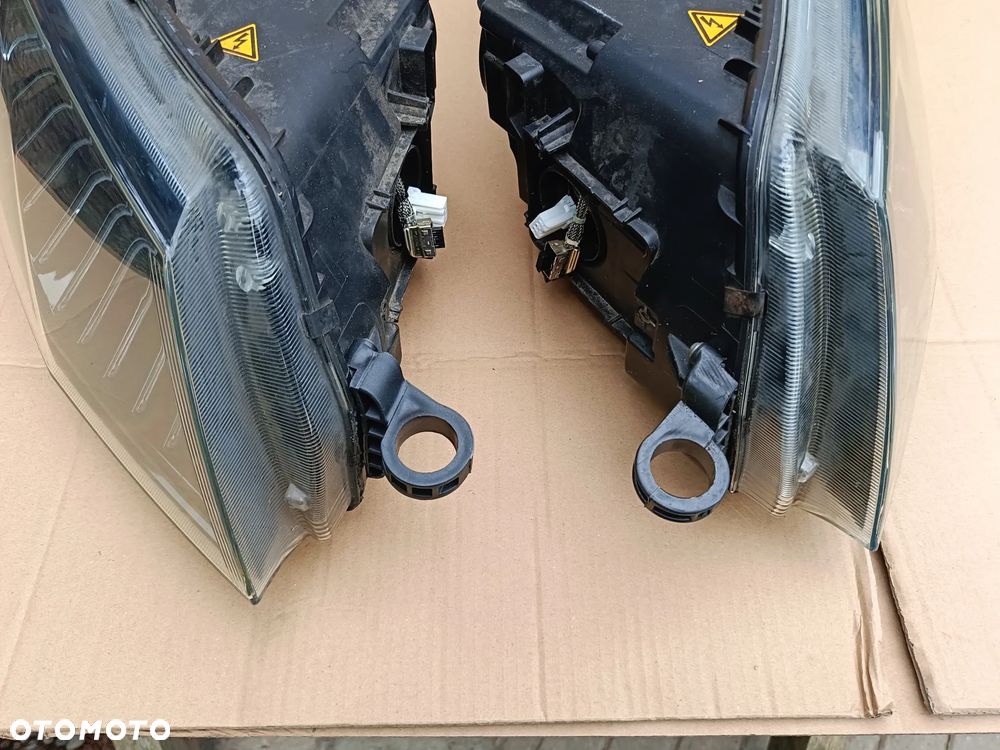 Bi-xenon przedni prawy lewy Skoda Octavia III 3 lampa 5E1 reflektor - 2