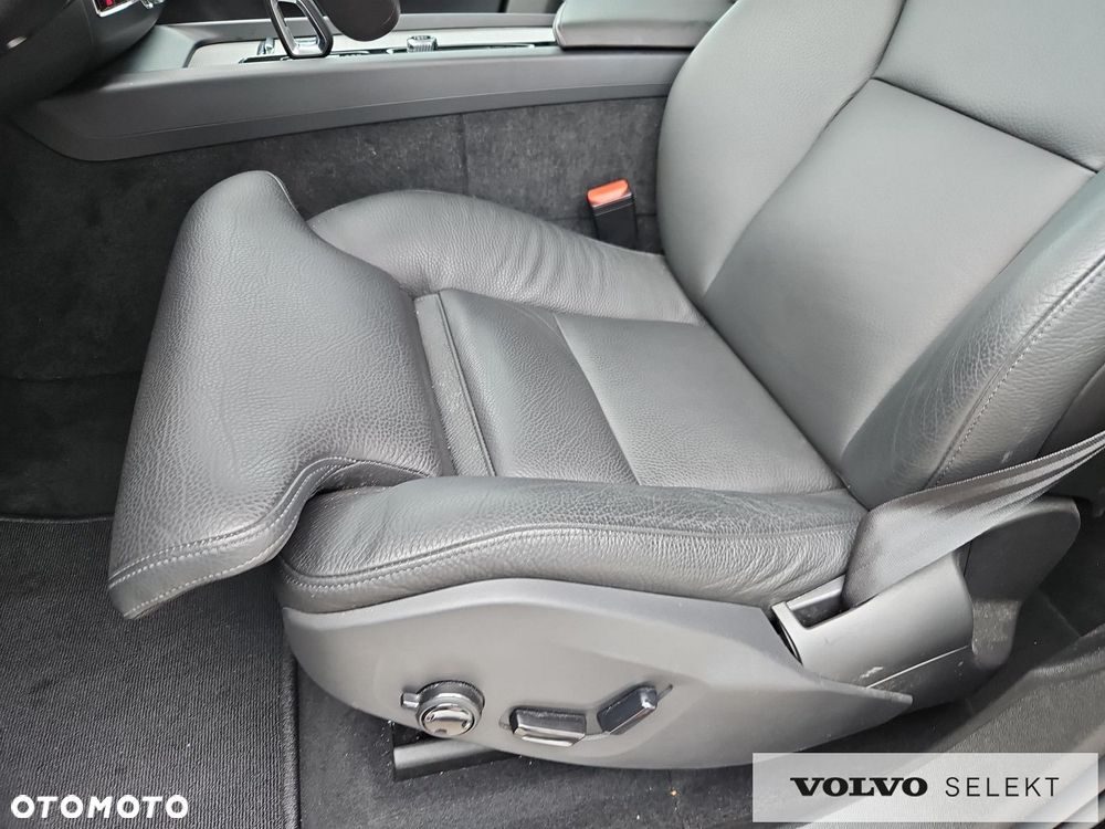 Volvo XC 60 T6 AWD Plus Dark - 21