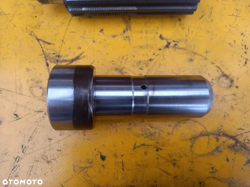 Sworzeń skrzyni biegów 30mm x 101mm New Holland T7.230 - 1