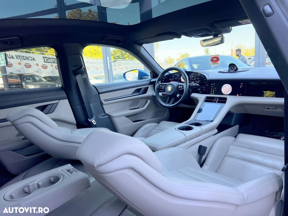 Porsche Taycan - 12