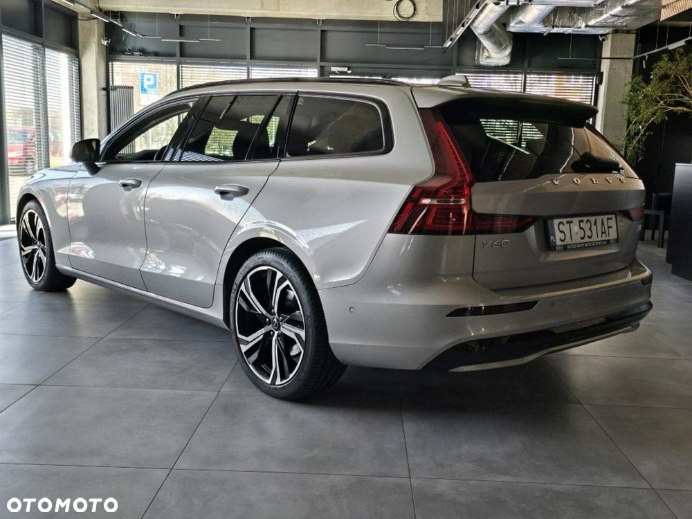 Volvo V60 B4 B DKG Plus Dark - 3