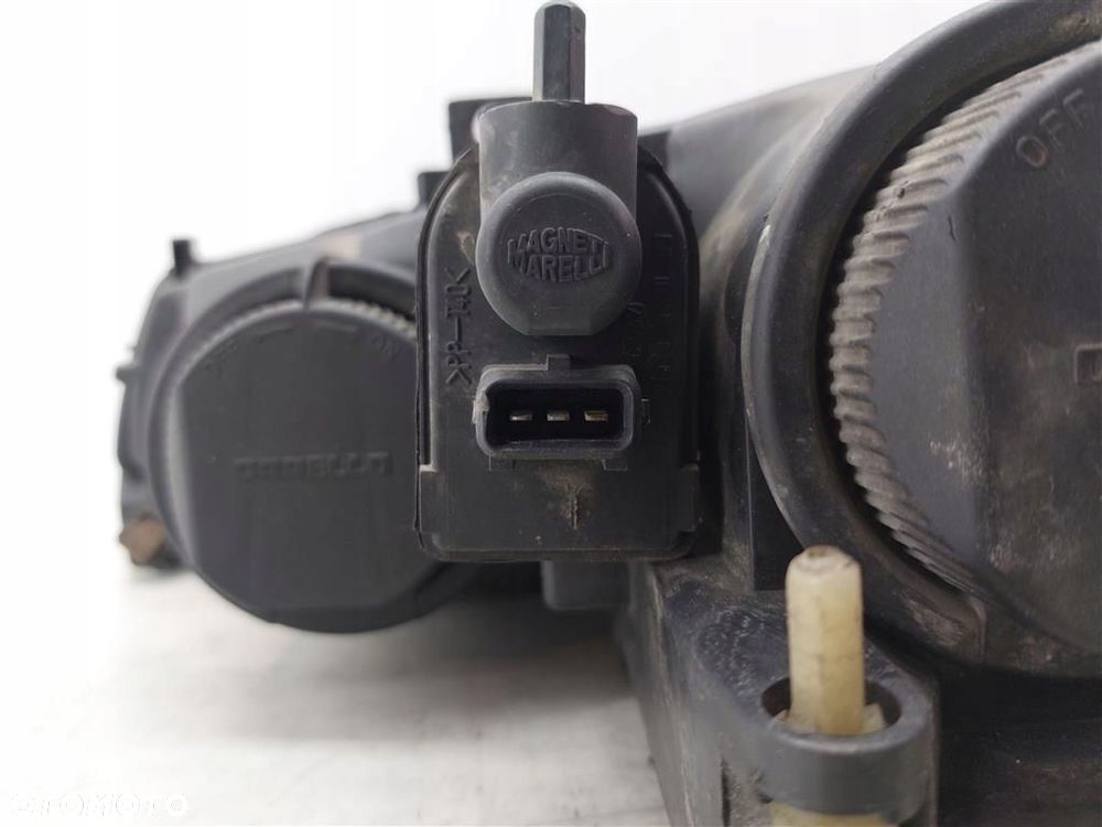 Reflektor lampa przód prawa Alfa Romeo 156 1997-2002 60620134 38420381 - 4