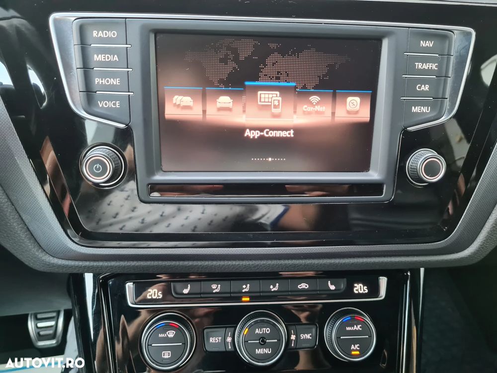 Volkswagen Touran - 31