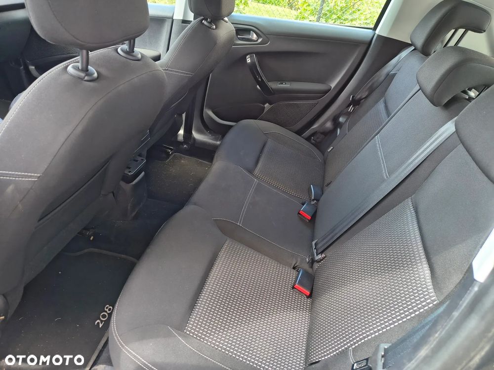 Peugeot 208 - 16