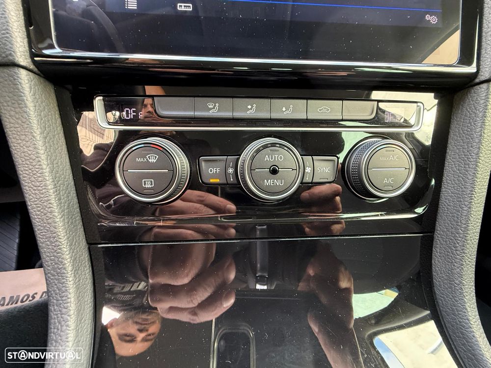 VW Golf Variant 1.6 TDi Highline DSG - 19