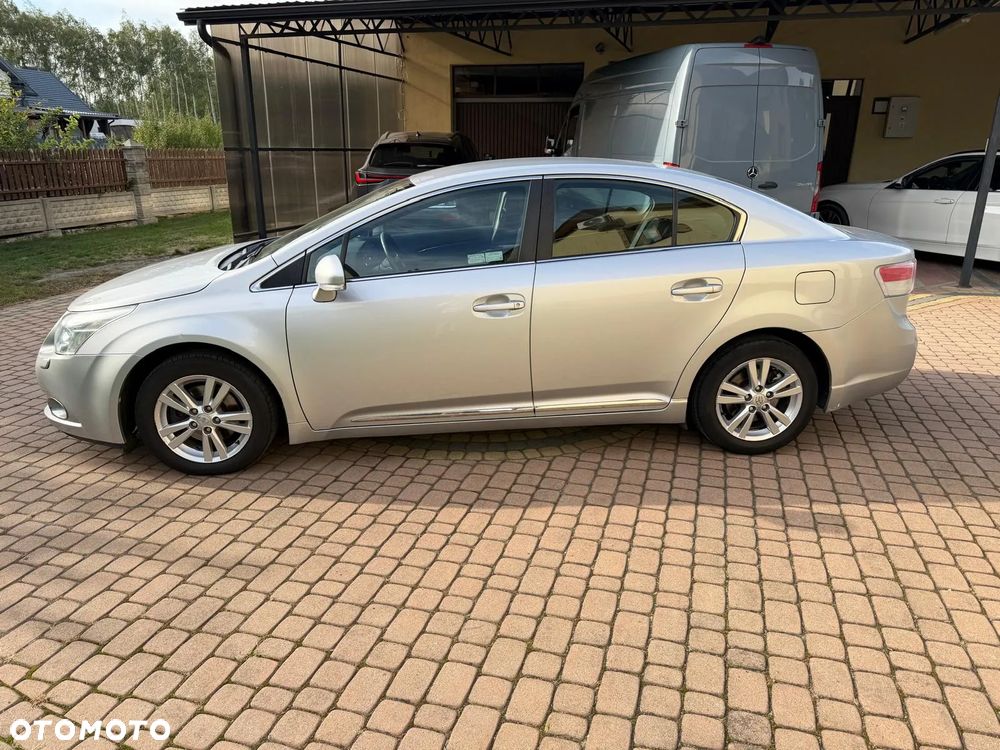 Toyota Avensis - 4