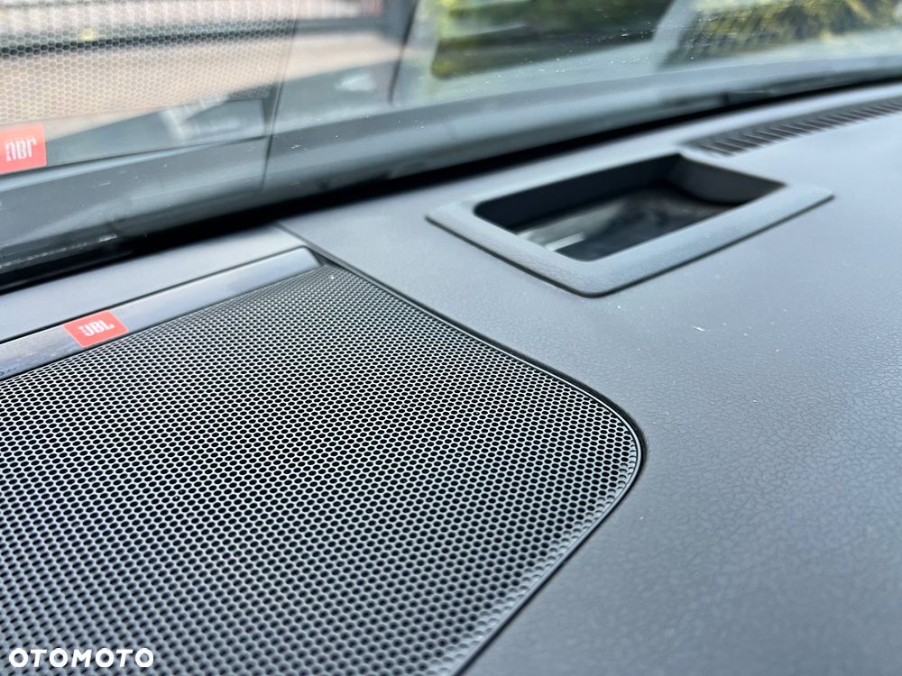 Toyota Prius 1.8 Hybrid Executive - 36