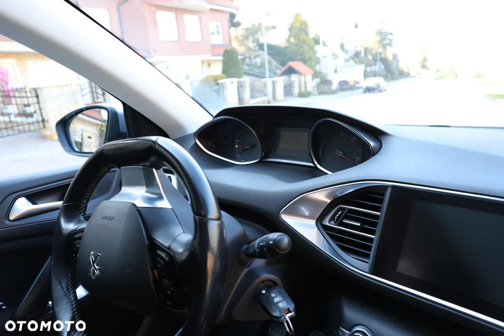 Peugeot 308 1.6 BlueHDi Allure S&S - 16