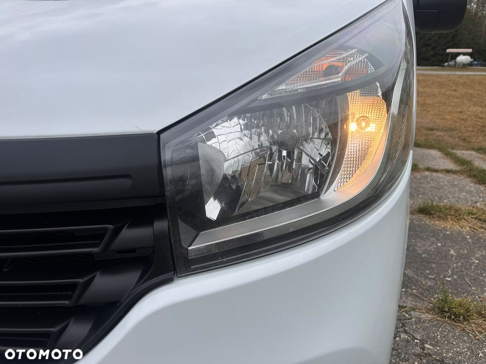 Renault Trafic L1H1 1.6 diesel 145kM, manual, 2016 rok WEBASTO, BAGAŻNIK DACHOWY THULE, KAMERA COFANIA, HAK, CZUJNIKI PARKOWANIA, DRZWI PRZESUWNE Z OBU STRON! - 14