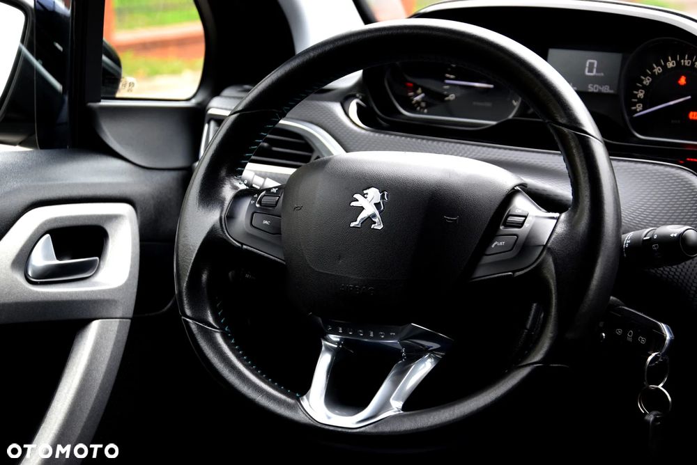 Peugeot 2008 1.2 Pure Tech Allure S&S - 22