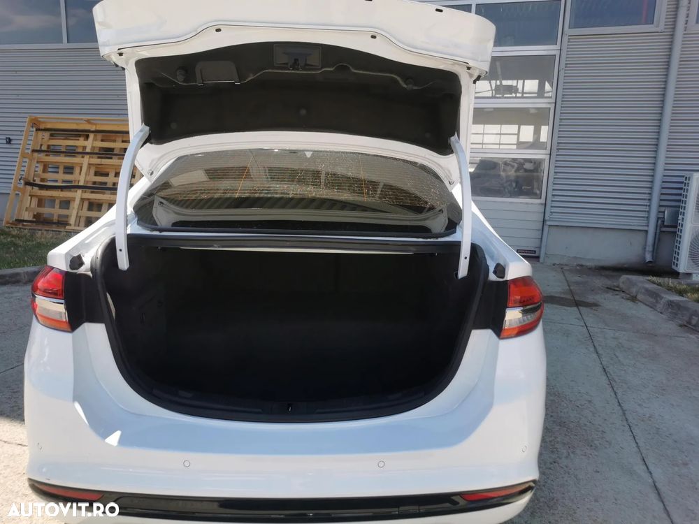 Ford Mondeo 2.0 HEV Titanium - 16