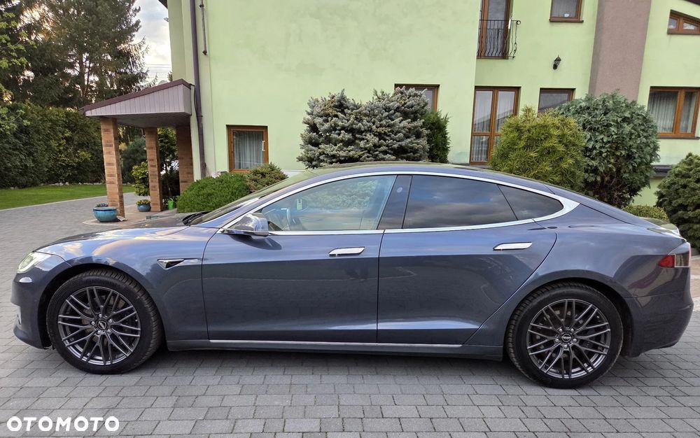 Tesla Model S - 9