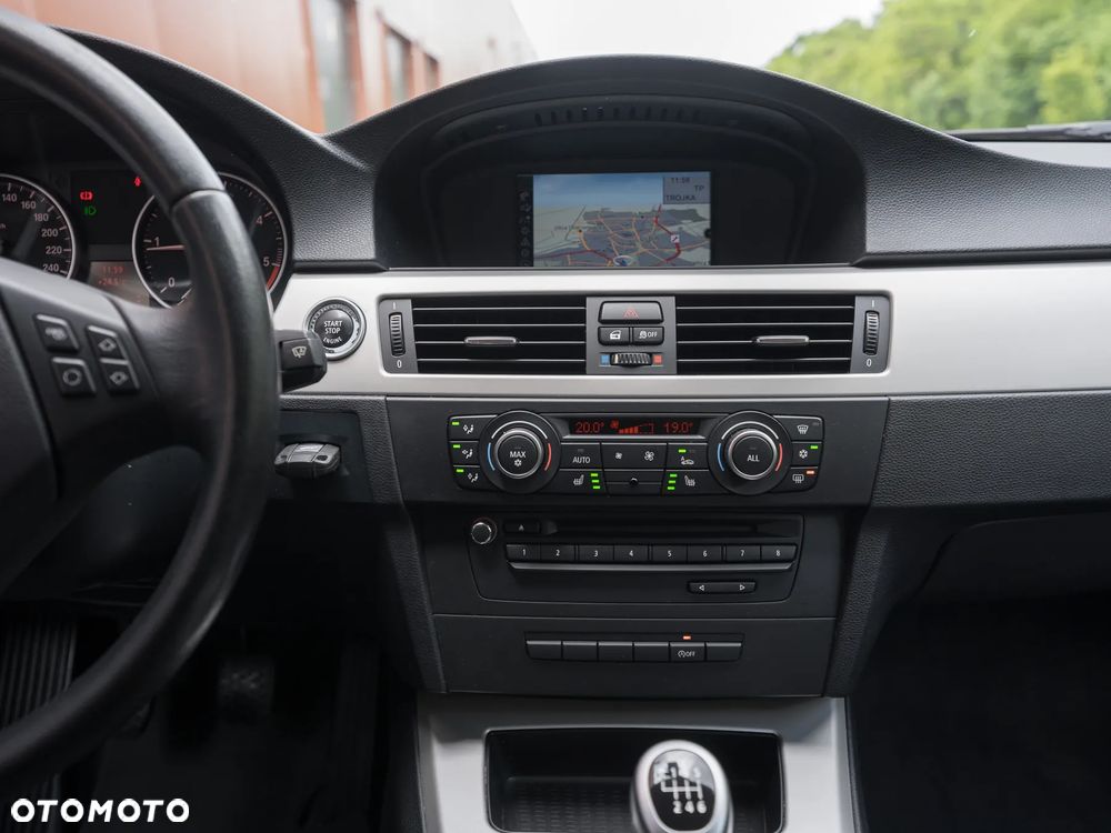 BMW Seria 3 318d DPF Edition Lifestyle - 23