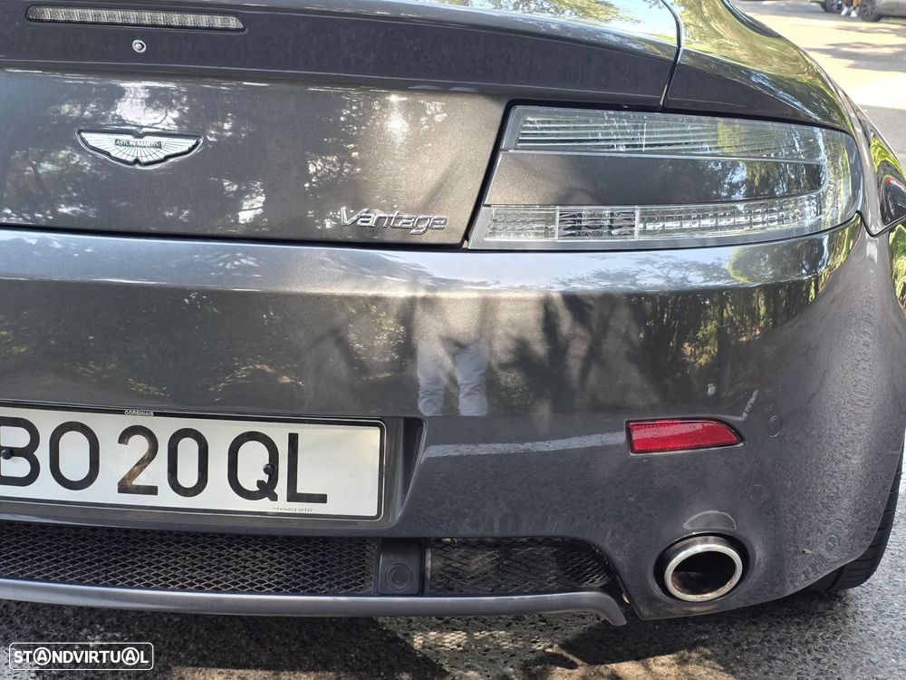 Aston Martin Vantage Coupe Sportshift - 12