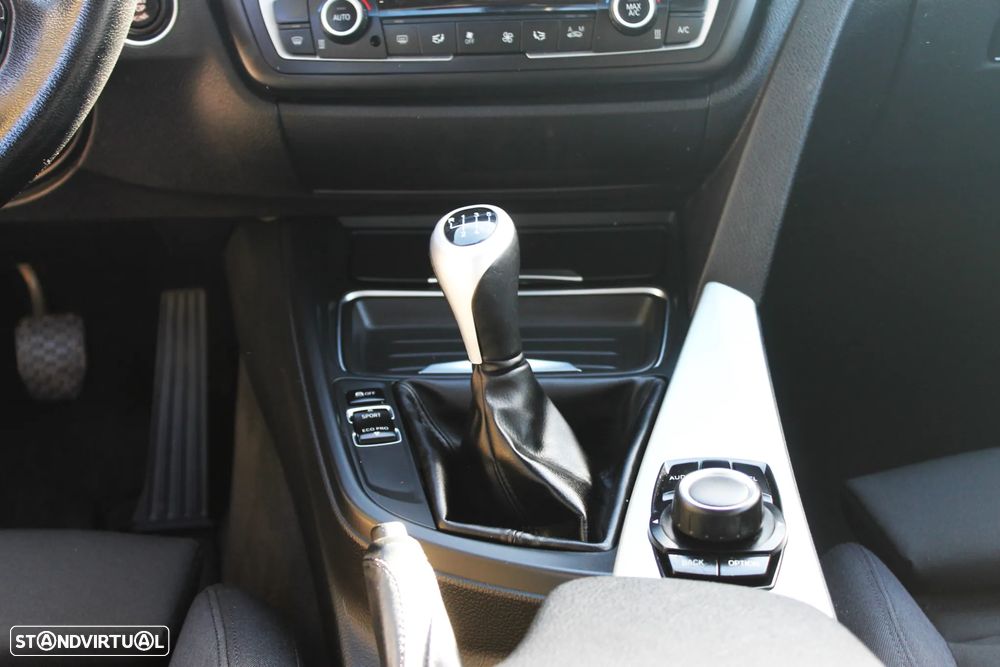 BMW 318 d Touring Line Sport - 23