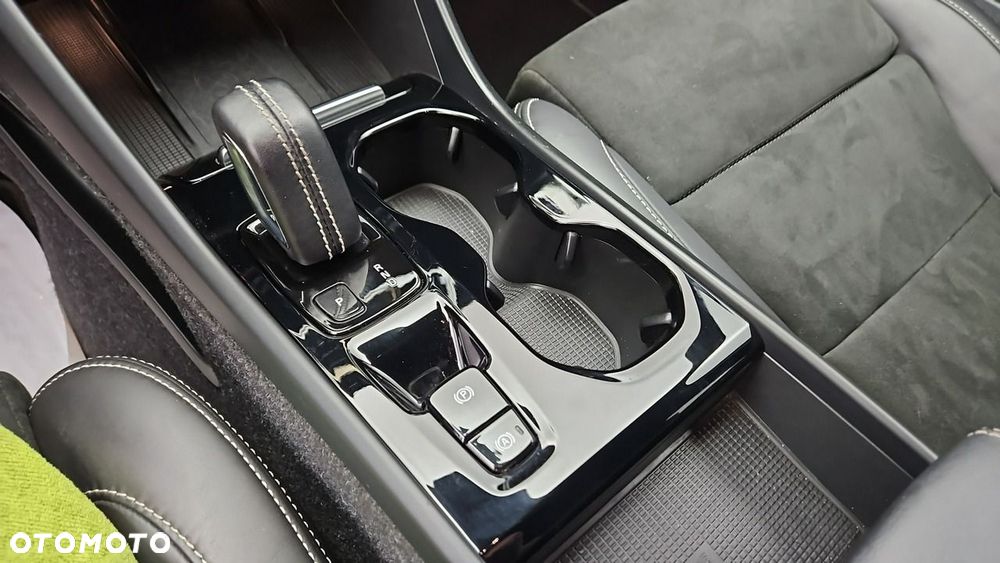 Volvo XC 40 T5 Plug-In Hybrid R-Design - 18