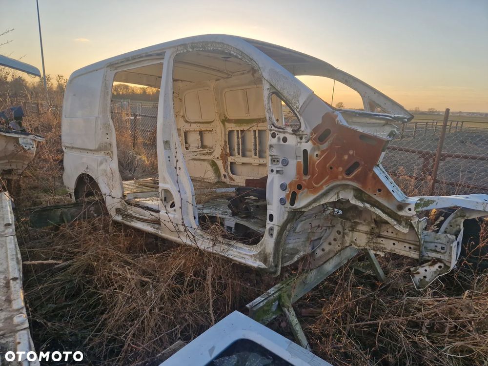 Cwiartka prawa nissan nv200 - 2