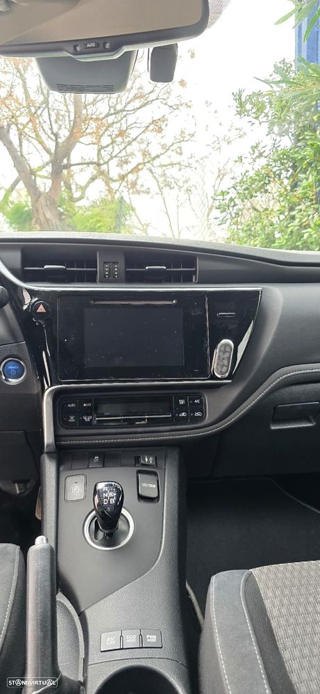 Toyota Auris Touring Sports 1.8 HSD Comfort+P.Sport - 8