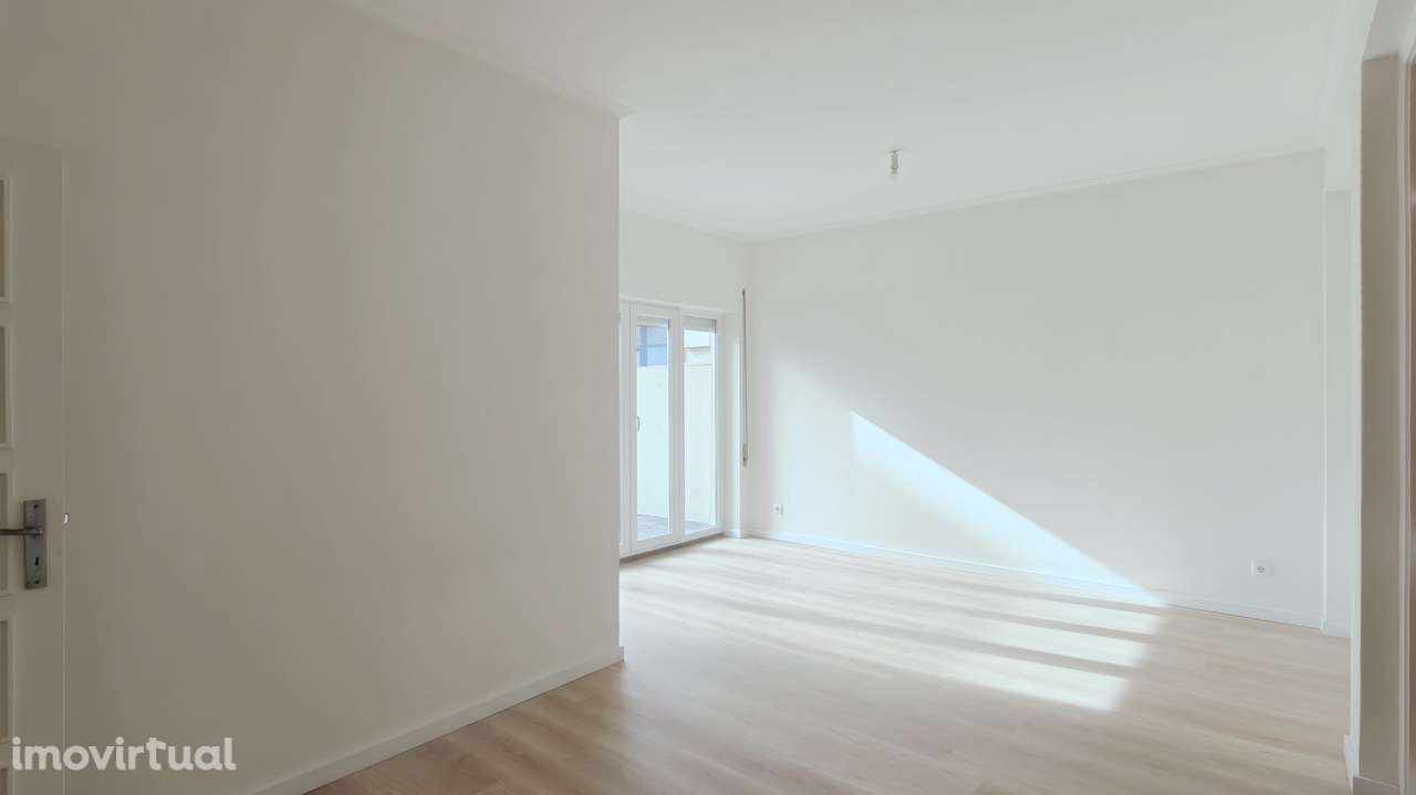 T3+1 renovado, jardim privado, casa da música - Grande imagem: 5/10