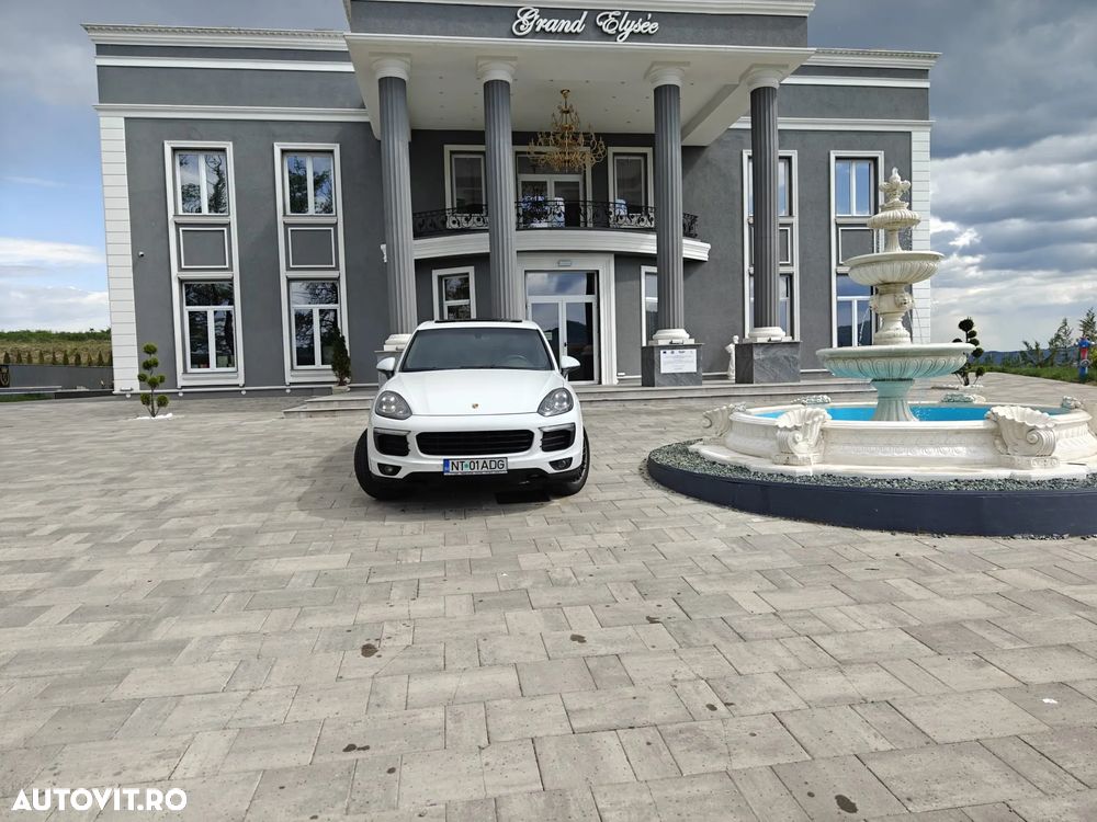 Porsche Cayenne 3.0 L - 1