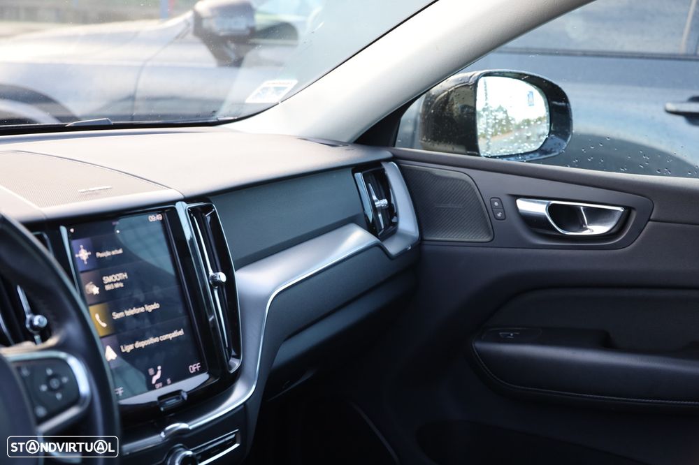 Volvo XC 60 2.0 T8 PHEV Momentum Plus AWD - 18