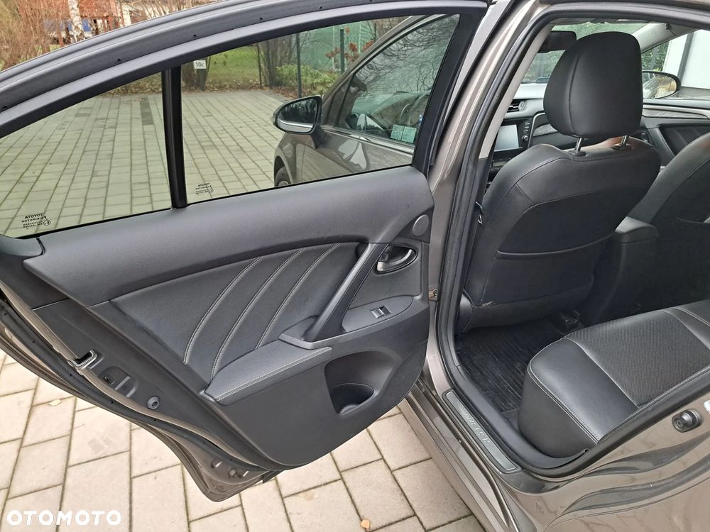 Toyota Avensis 2.0 Premium MS - 6