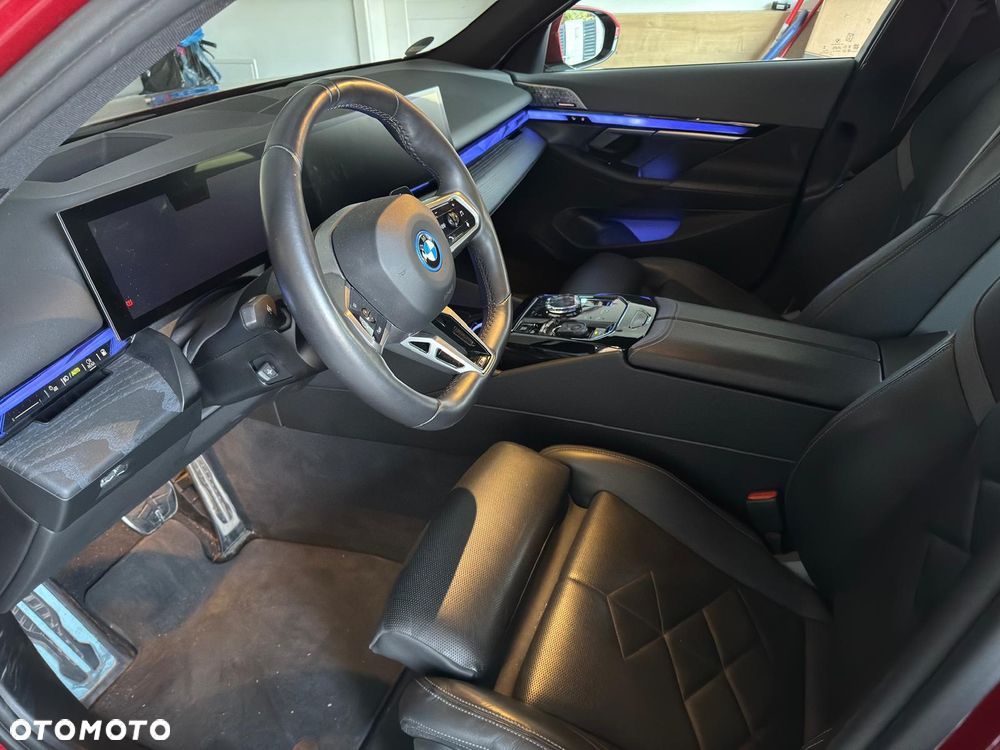 BMW Seria 5 550e xDrive PHEV M Sport Edition - 3