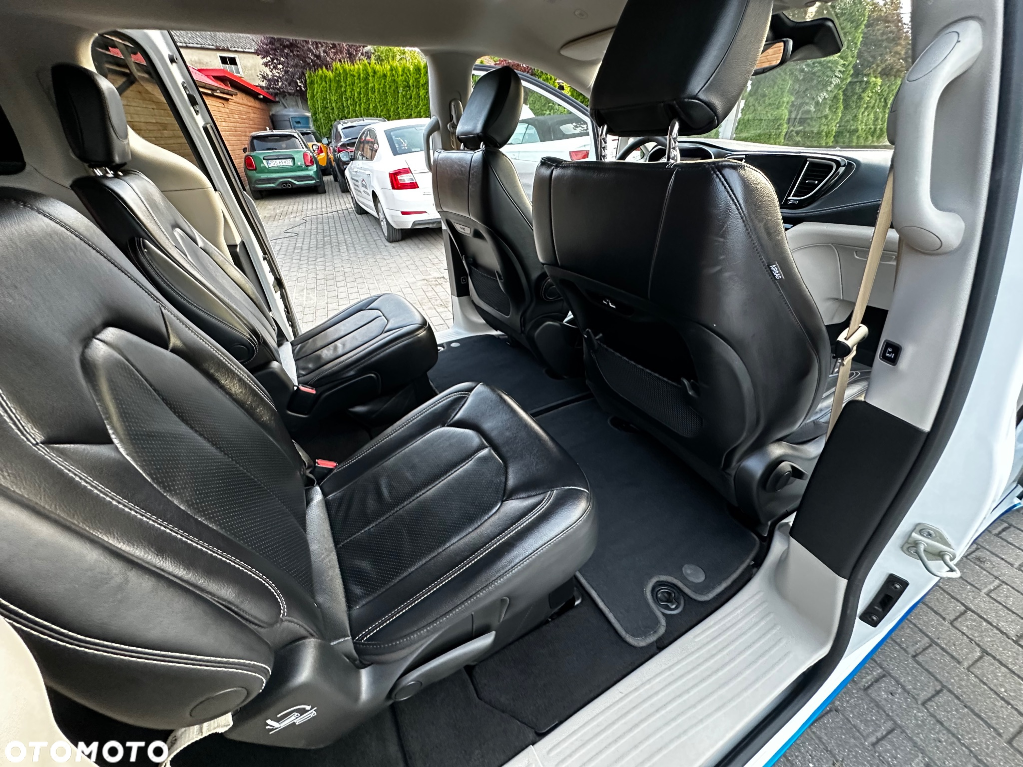 Chrysler Pacifica - 13