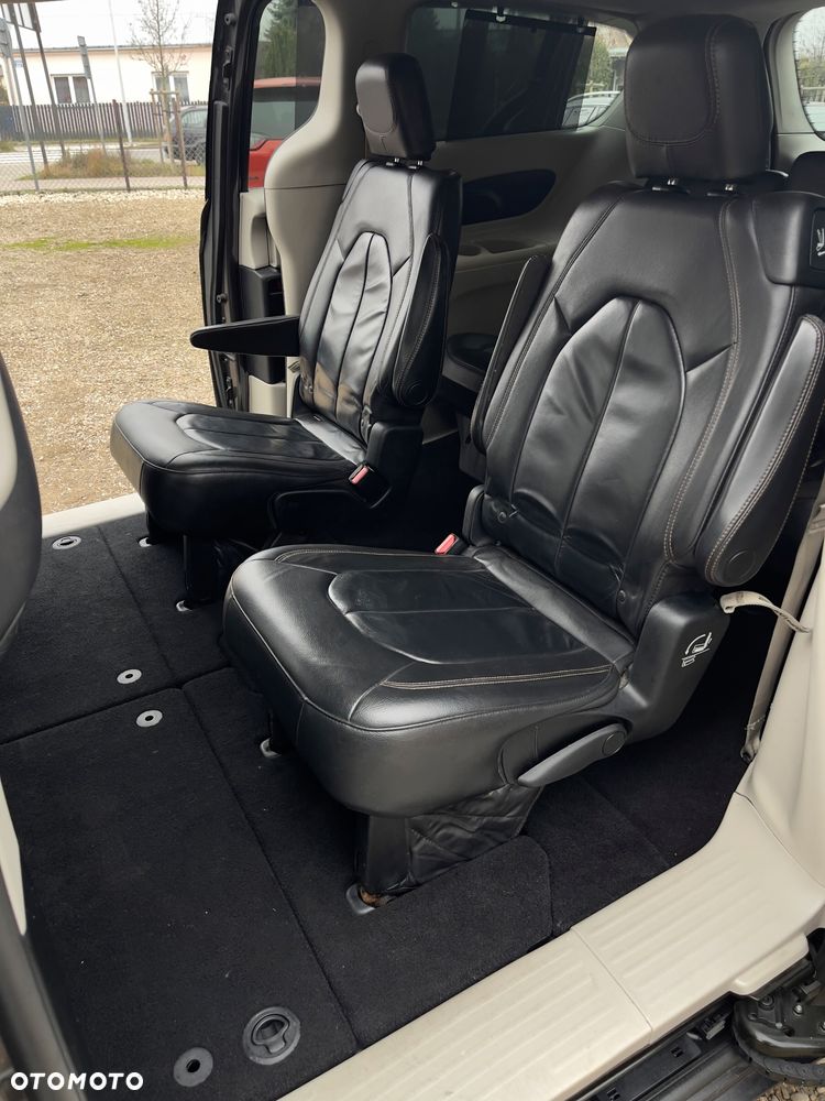 Chrysler Pacifica - 22