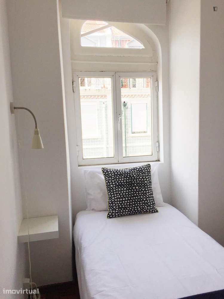 Quarto - localizado em Anjos Lisbon - Grande imagem: 5/16