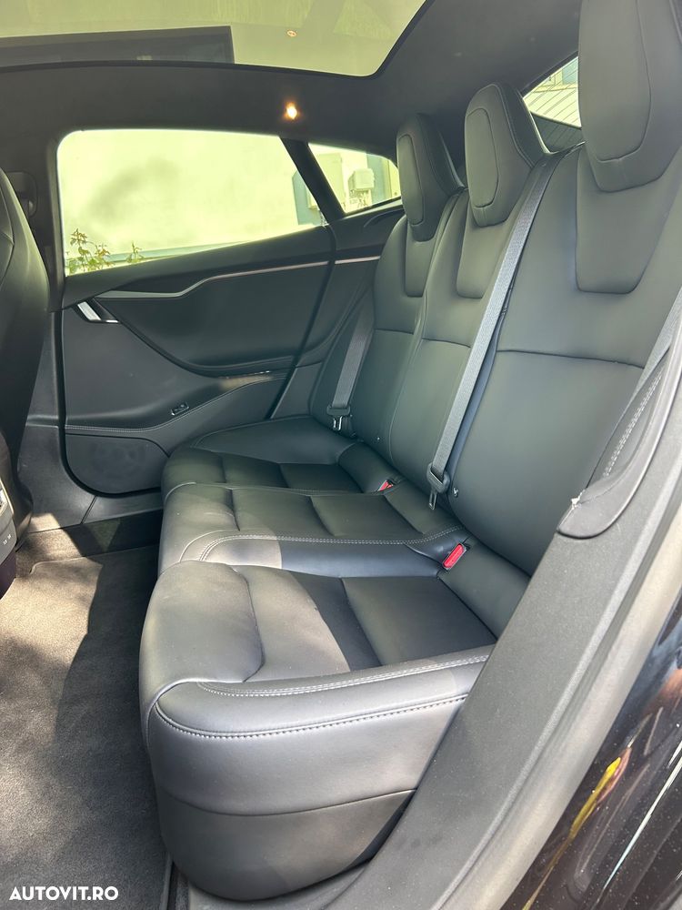 Tesla Model S - 37