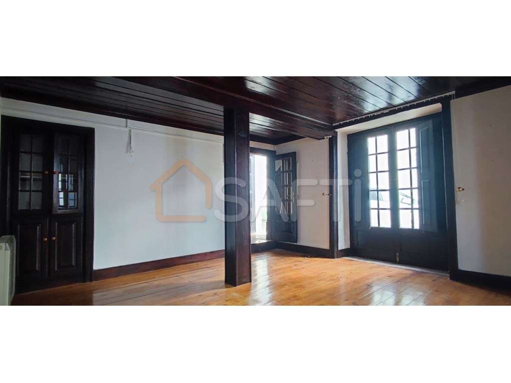 Moradia Típica Portuguesa com Encanto e Potencial - Grande imagem: 2/27