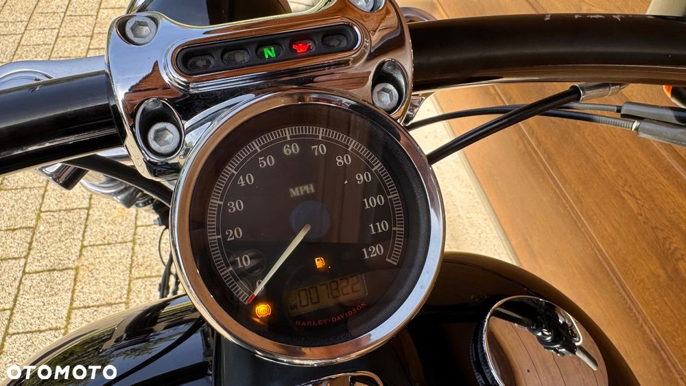 Harley-Davidson Softail Breakout - 4