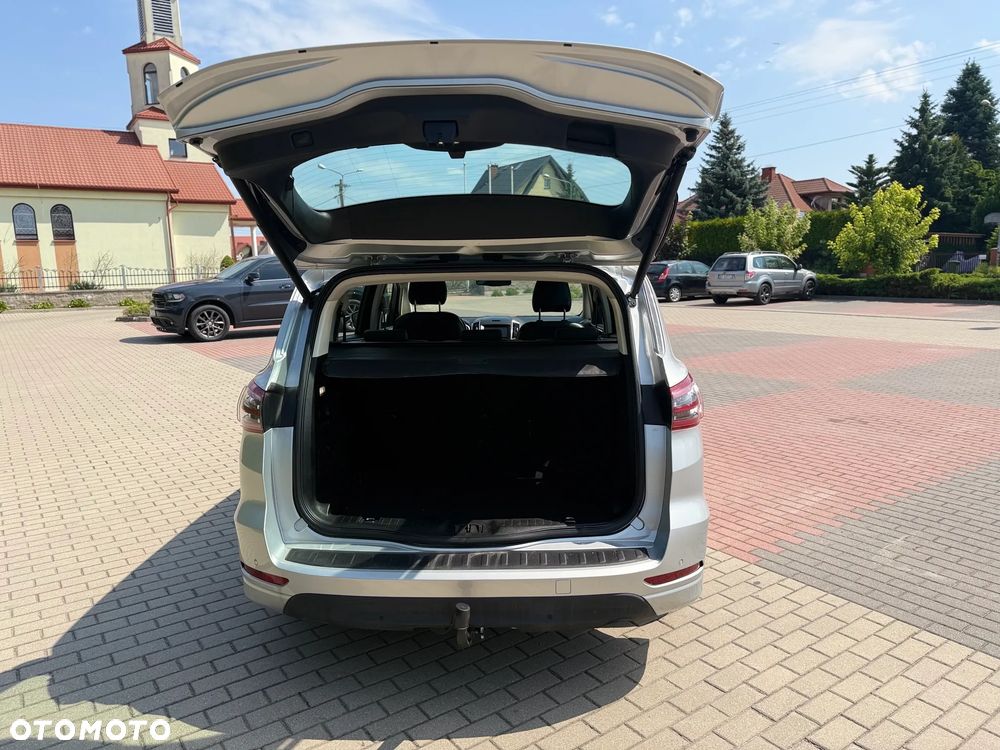 Ford S-Max - 12