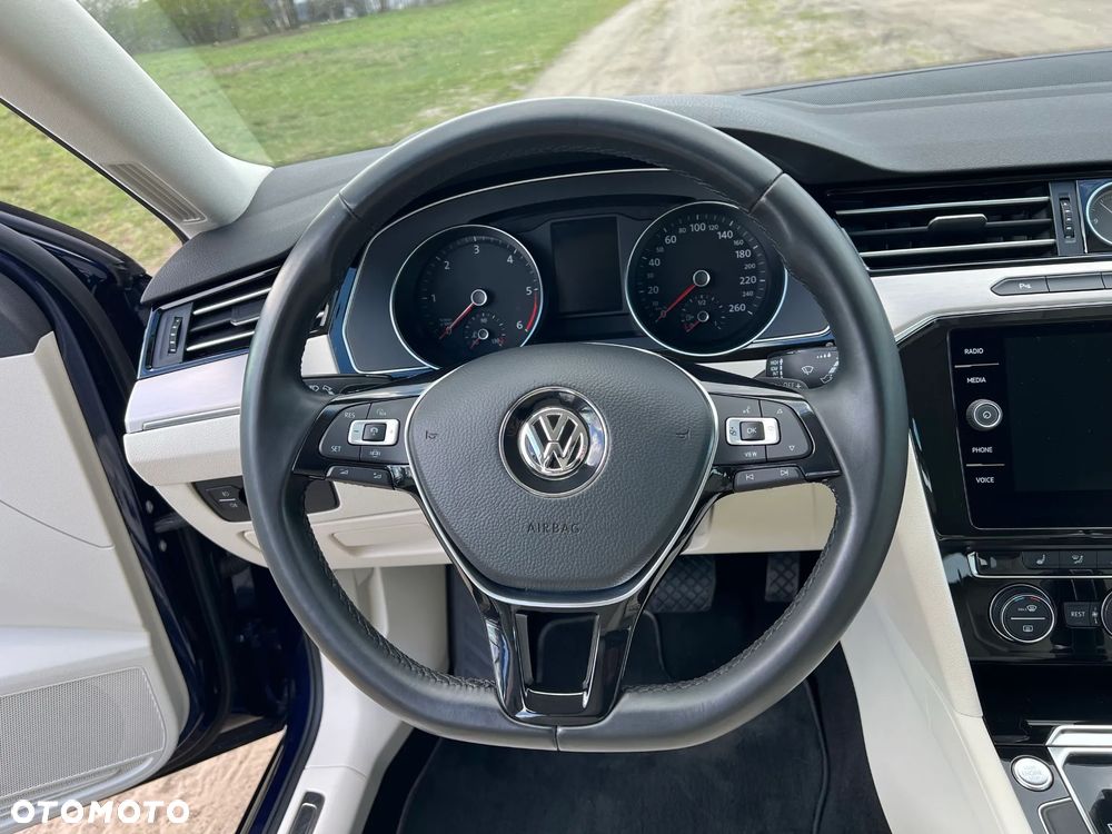 Volkswagen Passat - 15