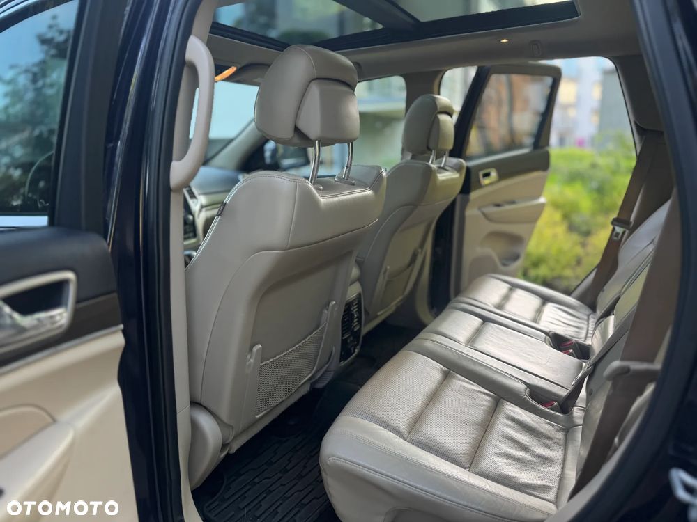 Jeep Grand Cherokee - 24