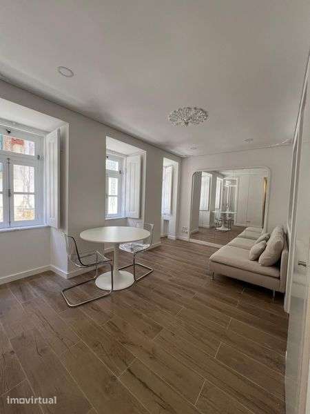 Apartamento T1+1,  totalmente renovado e mobilado no Príncipe Real. - Grande imagem: 2/12