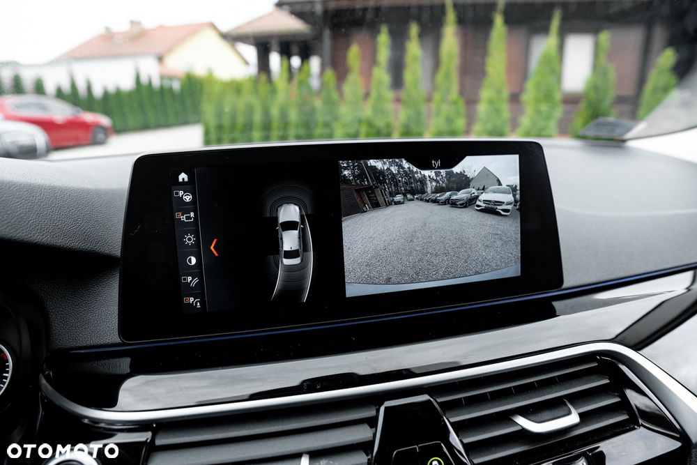 BMW Seria 5 520d xDrive Sport Line sport - 32
