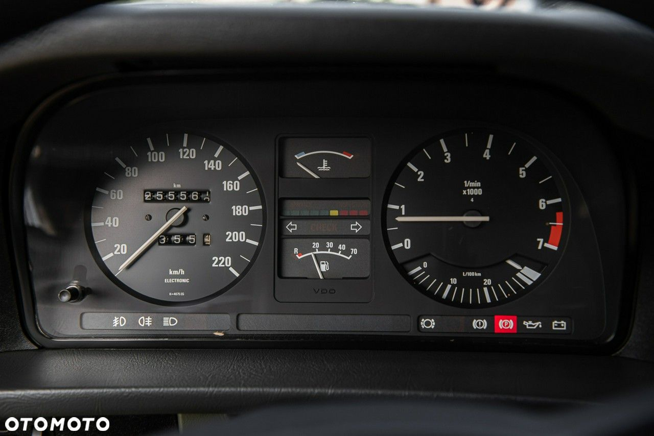 BMW Seria 5 518 i - 16