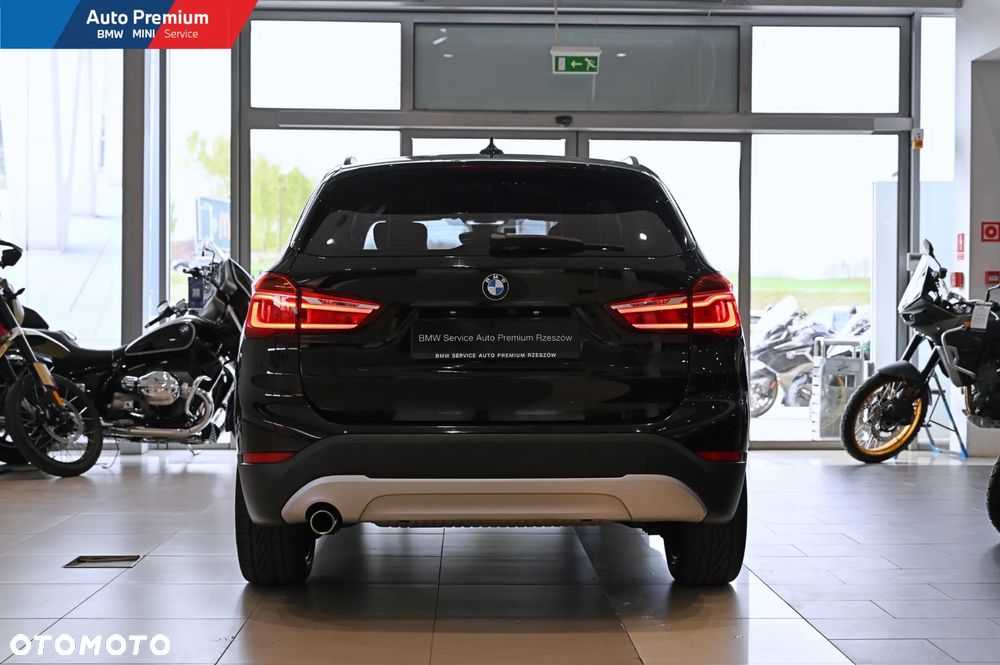 BMW X1 sDrive18i - 19