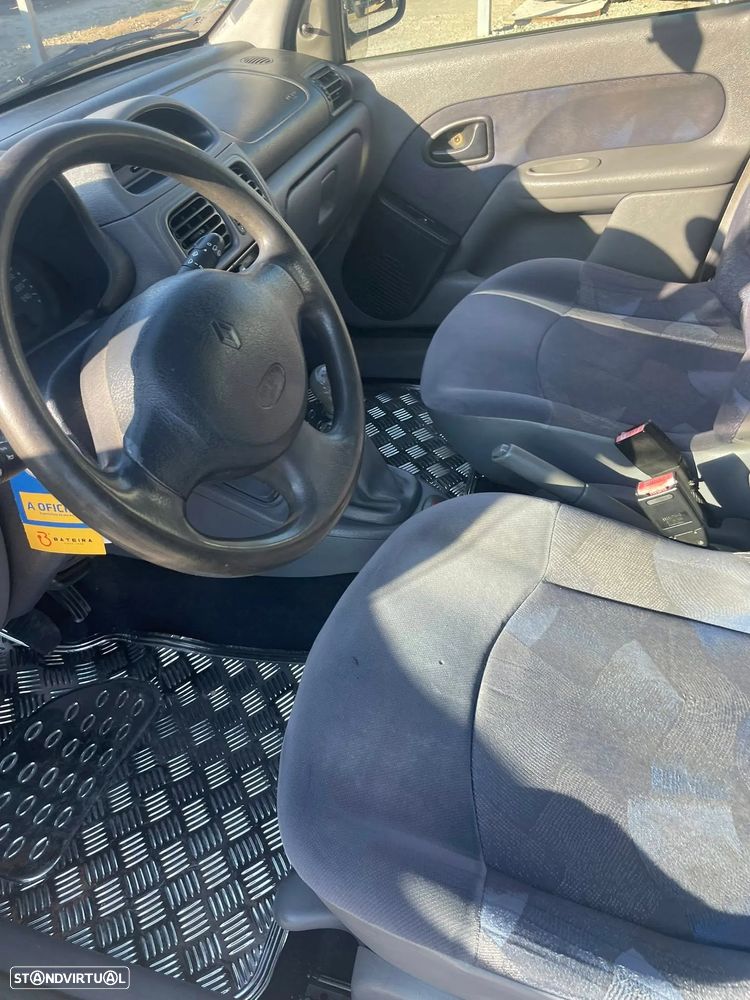 Renault Clio 1.2 - 11