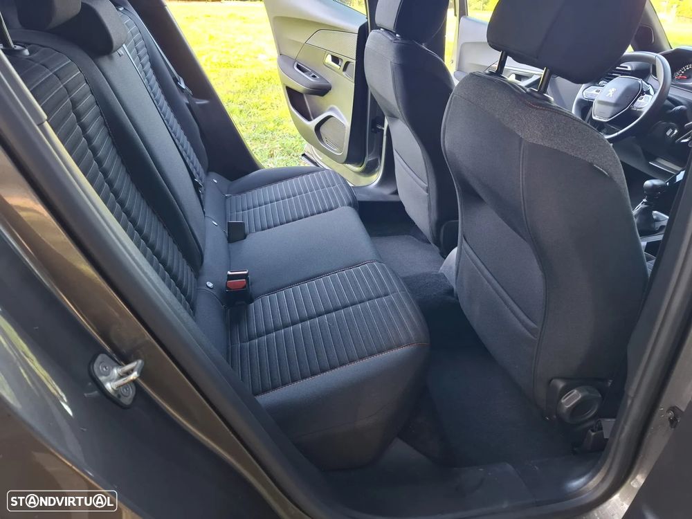 Peugeot 2008 1.2 PureTech Allure Pack - 17