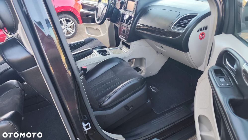 Lancia Voyager 2.8 Multijet 16v Platinum - 33