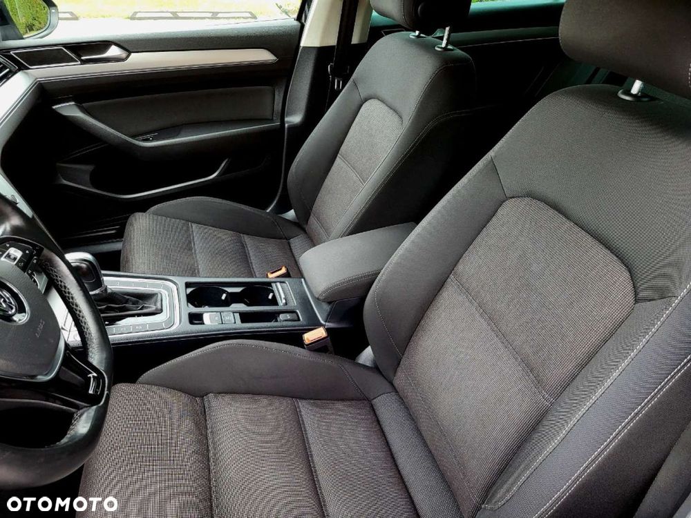 Volkswagen Passat - 31