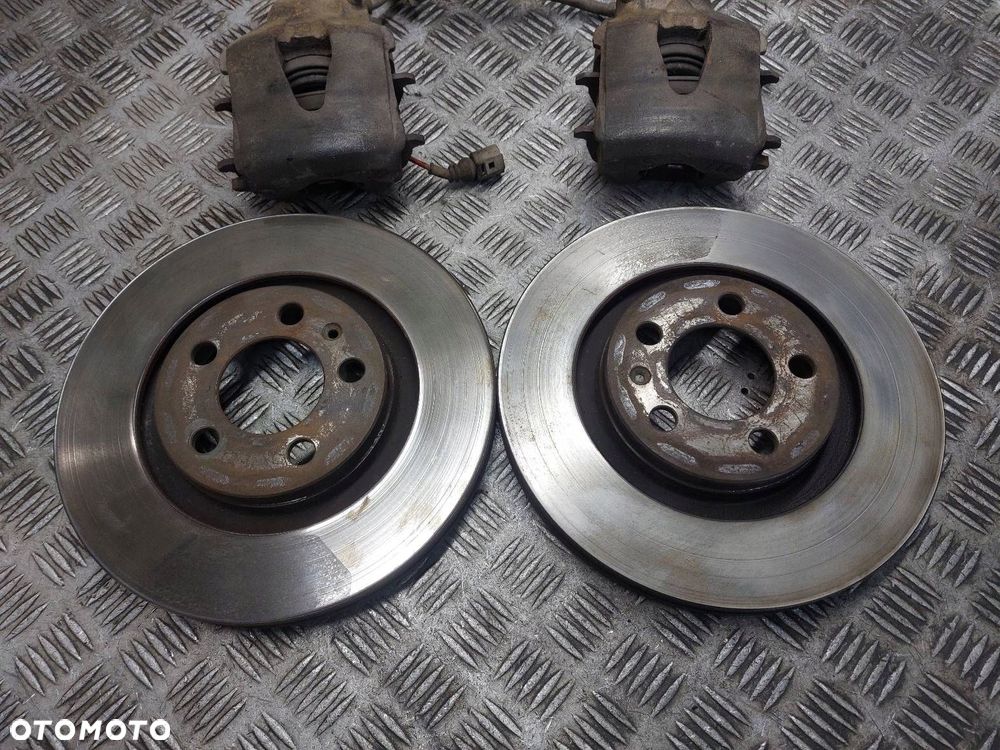 TARCZE HAMULCOWE PRZÓD + KLOCKI + ZACISKI VOLKSWAGEN BORA I 1.6 16V - 2