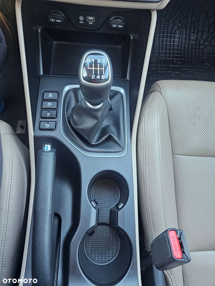 Hyundai Tucson 1.7 CRDI BlueDrive Style 2WD - 10