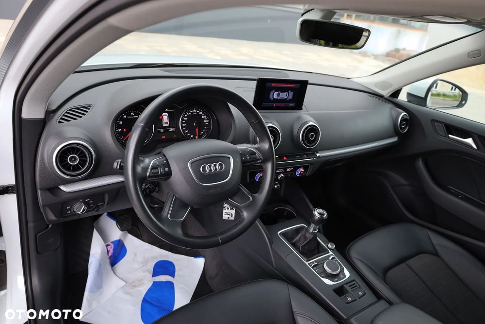 Audi A3 Sportback 1.4 TFSI Ambiente - 28