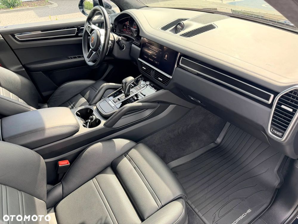 Porsche Cayenne - 23