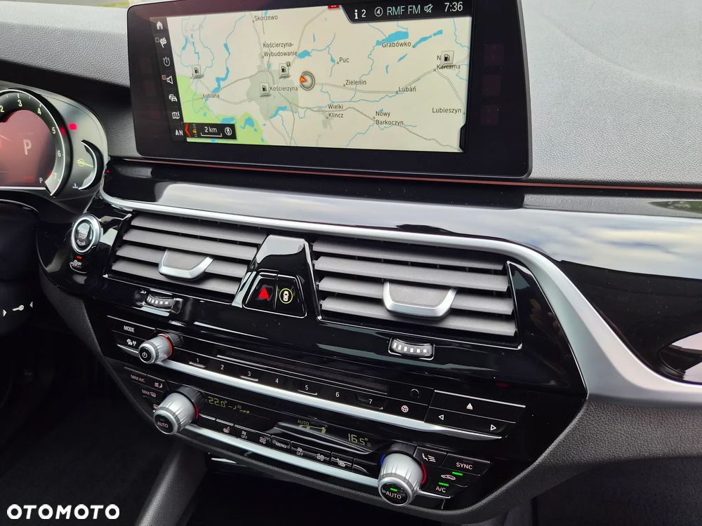 BMW Seria 5 530i Luxury Line - 13
